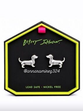 NWT ⚜️🖤⚜️ BETSEY JOHNSON Halloween Skeleton Dachshund Stud Earrings